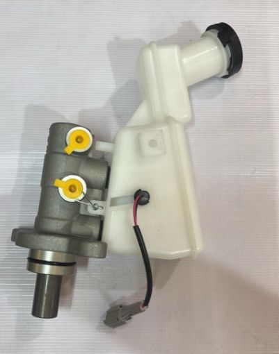 تصویر  پمپ ترمز و مخزن چانگان CS35 وارداتی