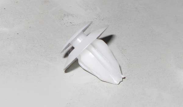 B14-6102431-1.jpg خار پلاستیکی تو دریی - X33 - Image 1