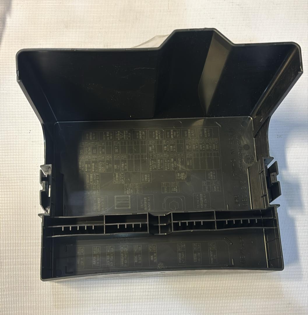 درب جعبه فیوز تیگو 5 شرکتی درب جعبه فیوز تیگو 5 شرکتی