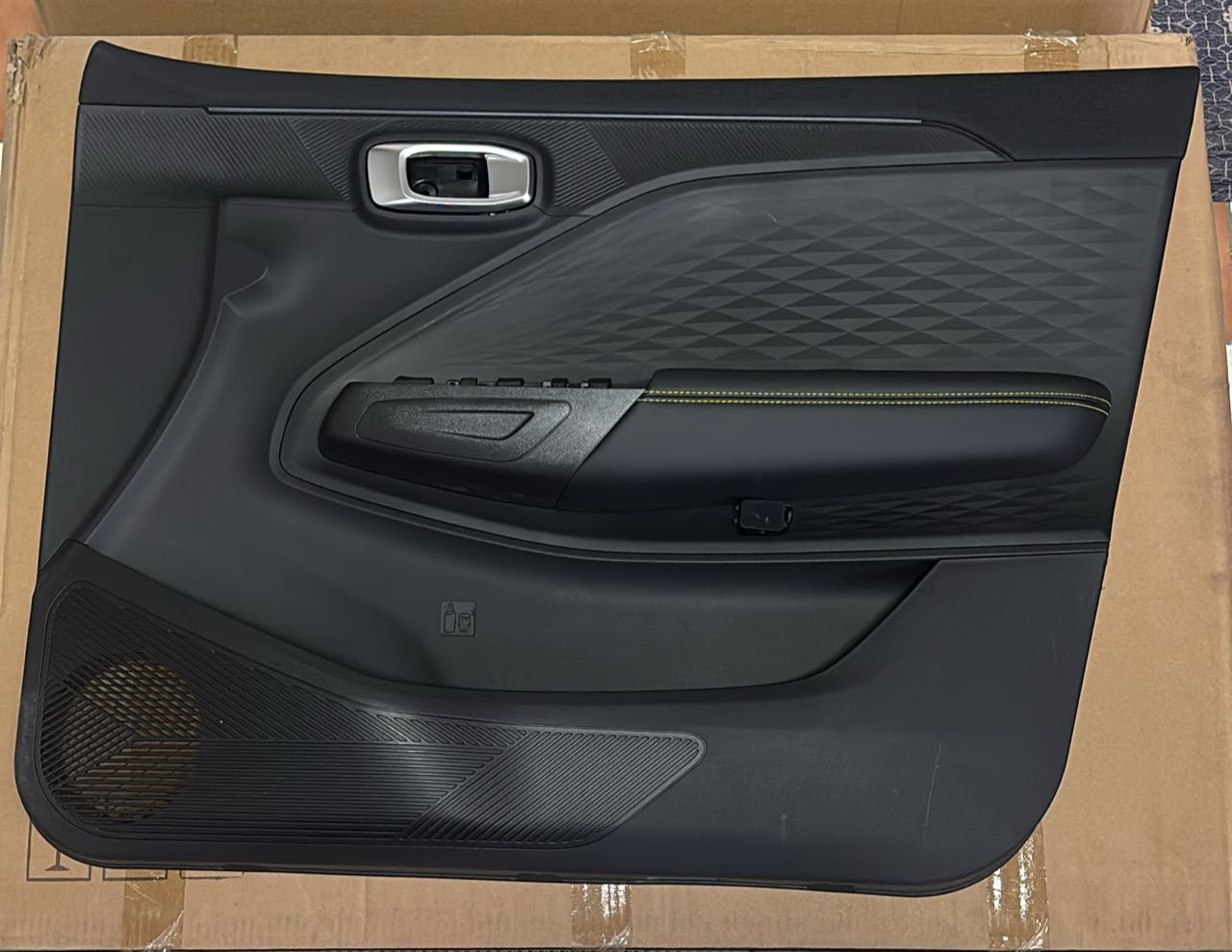 رودری درب جلو راست X33 کراس شرکتی رودری درب جلو راست X33 کراس شرکتی