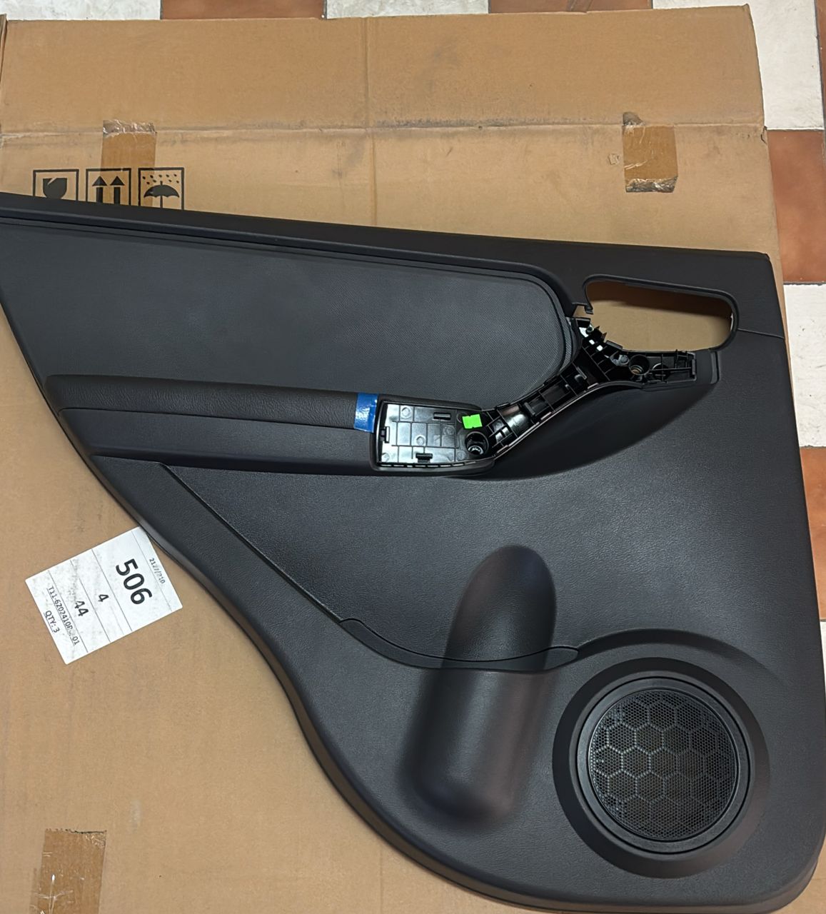 رودری درب عقب چپ X33 نیو شرکتی رودری درب عقب چپ X33 نیو شرکتی