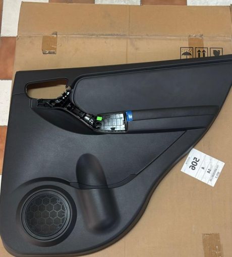 رودری درب عقب راست X33 نیو شرکتی رودری درب عقب راست X33 نیو شرکتی